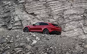   Aston Martin DBX - 2020
