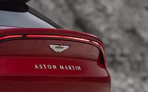   Aston Martin DBX - 2020