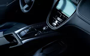   Aston Martin DBX707 - 2022