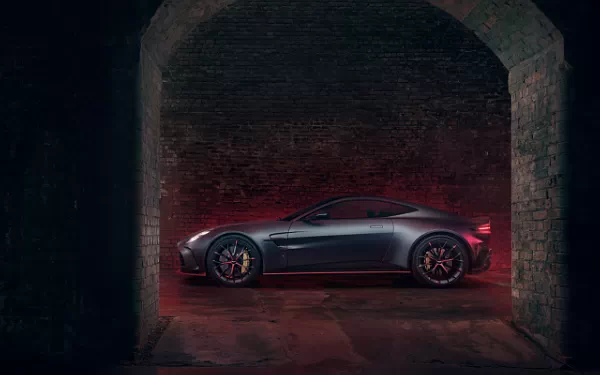 ���� ���������� Aston Martin Vantage S - 2025