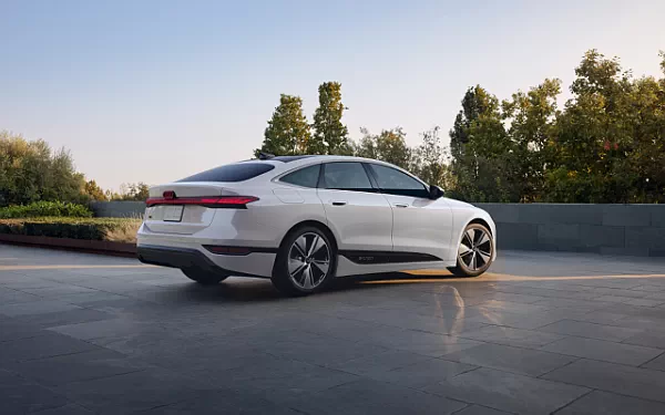 ���� ���������� Audi A6 Sportback e-tron US-spec - 2025