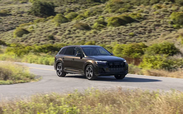 ���� ���������� Audi Q7 55 TFSI quattro (Tamarind Brown Metallic) US-spec - 2025