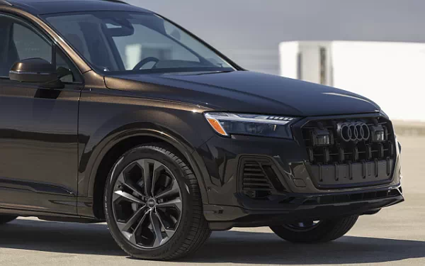 ���� ���������� Audi Q7 55 TFSI quattro (Tamarind Brown Metallic) US-spec - 2025
