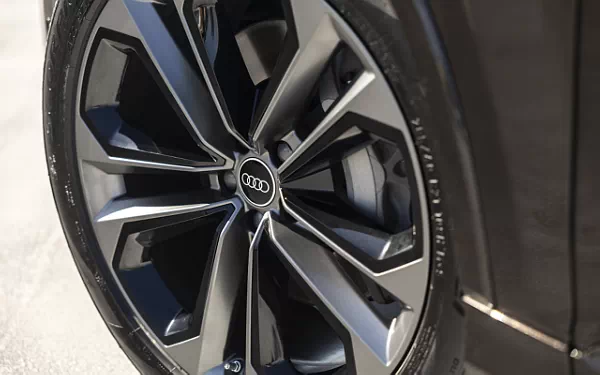 ���� ���������� Audi Q7 55 TFSI quattro (Tamarind Brown Metallic) US-spec - 2025