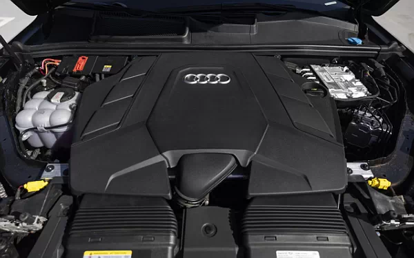 ���� ���������� Audi Q7 55 TFSI quattro (Tamarind Brown Metallic) US-spec - 2025