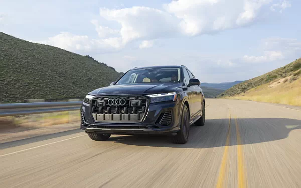 ���� ���������� Audi Q7 55 TFSI quattro (Waitomo Blue Metallic) US-spec - 2025