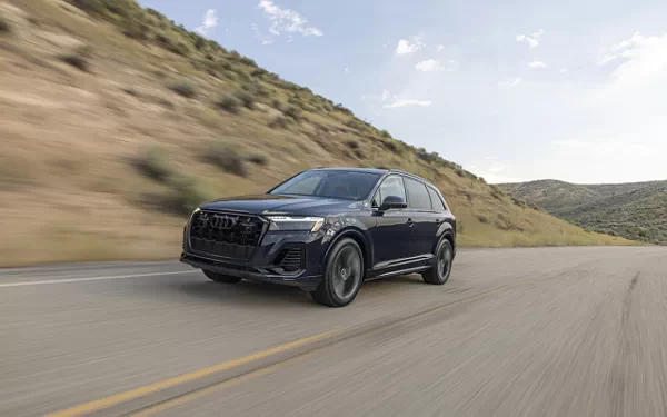 ���� ���������� Audi Q7 55 TFSI quattro (Waitomo Blue Metallic) US-spec - 2025