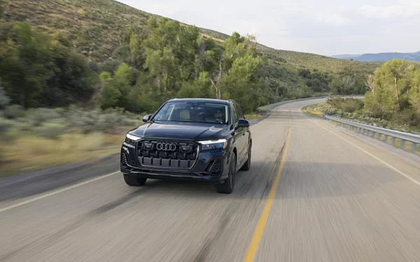 ���� ���������� Audi Q7 55 TFSI quattro (Waitomo Blue Metallic) US-spec - 2025