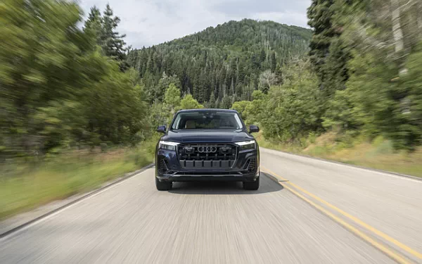 ���� ���������� Audi Q7 55 TFSI quattro (Waitomo Blue Metallic) US-spec - 2025