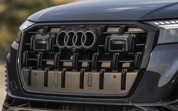 ���� ���������� Audi Q7 55 TFSI quattro (Waitomo Blue Metallic) US-spec - 2025