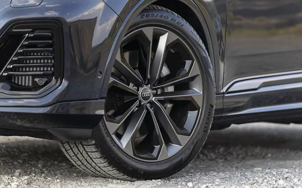 ���� ���������� Audi Q7 55 TFSI quattro (Waitomo Blue Metallic) US-spec - 2025