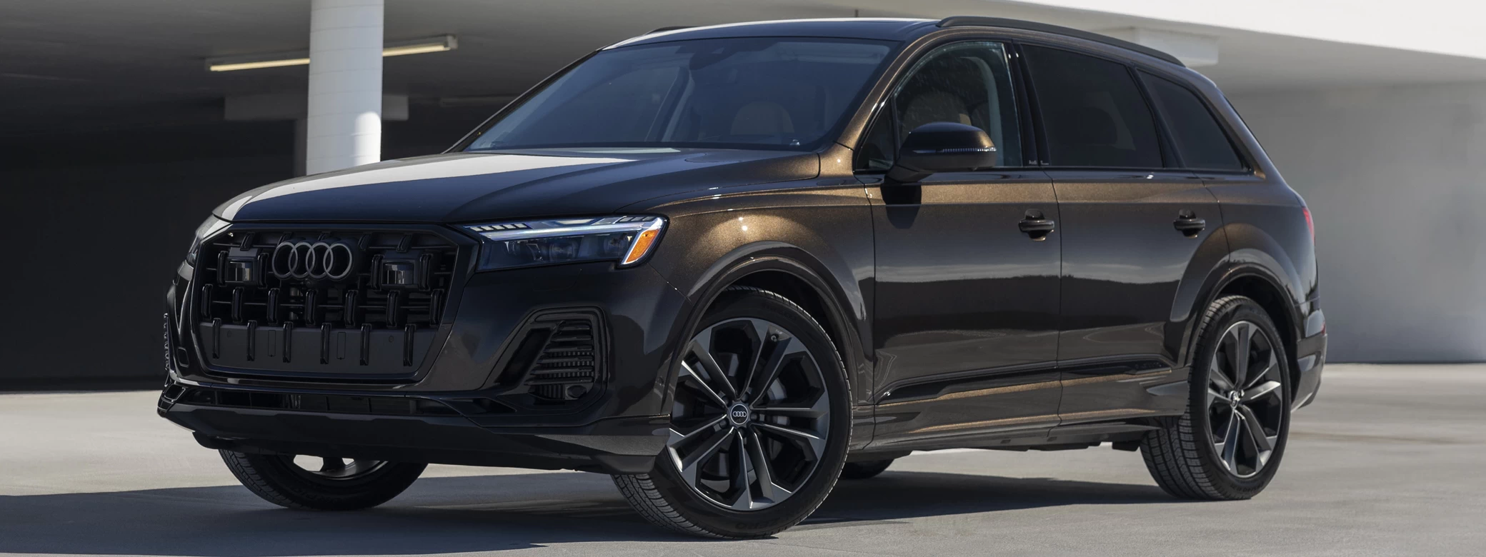 ���� ���������� Audi Q7 55 TFSI quattro (Tamarind Brown Metallic) US-spec - 2025 - Car wallpapers