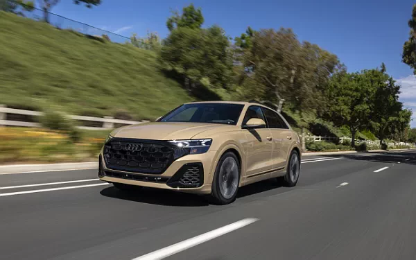 ���� ���������� Audi Q8 55 TFSI quattro S line (Sakhir Gold Metallic) US-spec - 2025