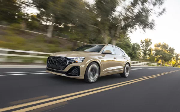 ���� ���������� Audi Q8 55 TFSI quattro S line (Sakhir Gold Metallic) US-spec - 2025