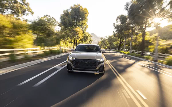 ���� ���������� Audi Q8 55 TFSI quattro S line (Sakhir Gold Metallic) US-spec - 2025