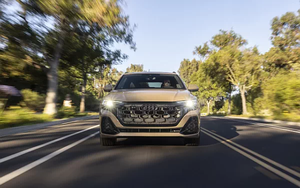 ���� ���������� Audi Q8 55 TFSI quattro S line (Sakhir Gold Metallic) US-spec - 2025