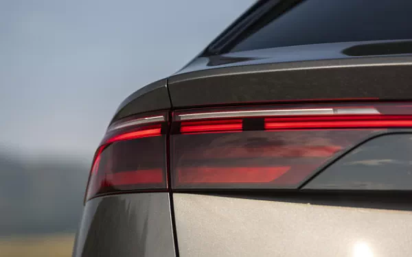 ���� ���������� Audi Q8 55 TFSI quattro (Samurai Grey Metallic) US-spec - 2025