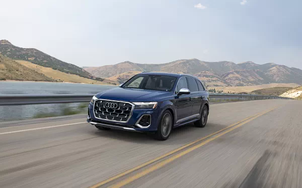 ���� ���������� Audi SQ7 TFSI (Ascari Blue Metallic) US-spec - 2025