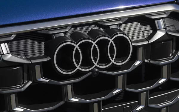 ���� ���������� Audi SQ7 TFSI (Ascari Blue Metallic) US-spec - 2025