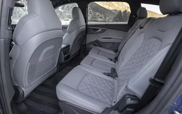 ���� ���������� Audi SQ7 TFSI (Ascari Blue Metallic) US-spec - 2025