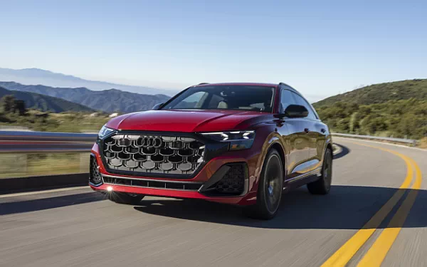 ���� ���������� Audi SQ8 TFSI quattro (Chili Red Metallic) US-spec - 2025
