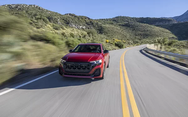 ���� ���������� Audi SQ8 TFSI quattro (Chili Red Metallic) US-spec - 2025