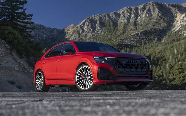 ���� ���������� Audi SQ8 TFSI quattro (Chili Red Metallic) US-spec - 2025