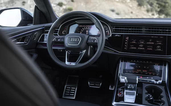 ���� ���������� Audi SQ8 TFSI quattro (Chili Red Metallic) US-spec - 2025