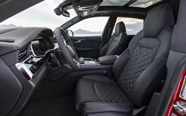 ���� ���������� Audi SQ8 TFSI quattro (Chili Red Metallic) US-spec - 2025