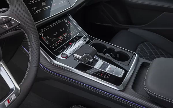 ���� ���������� Audi SQ8 TFSI quattro (Chili Red Metallic) US-spec - 2025