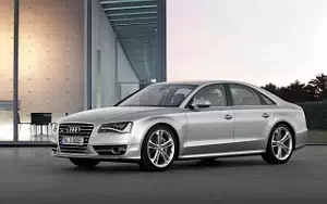   Audi S8 - 2011