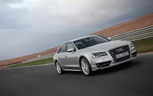   Audi S8 - 2011