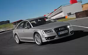   Audi S8 - 2011