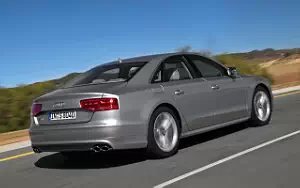   Audi S8 - 2011