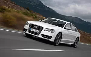   Audi S8 - 2011