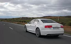   Audi S8 - 2011