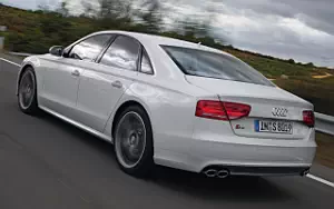   Audi S8 - 2011