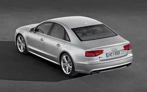   Audi S8 - 2011