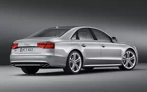   Audi S8 - 2011