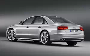   Audi S8 - 2011