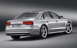   Audi S8 - 2011