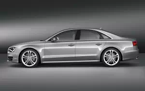   Audi S8 - 2011