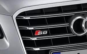   Audi S8 - 2011