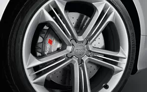   Audi S8 - 2011