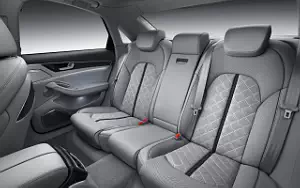   Audi S8 - 2011