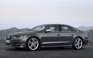   Audi S8 - 2013