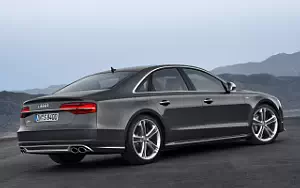   Audi S8 - 2013