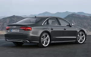   Audi S8 - 2013