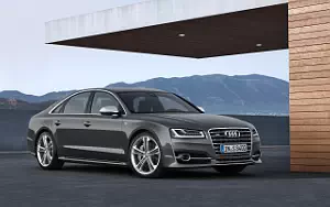   Audi S8 - 2013