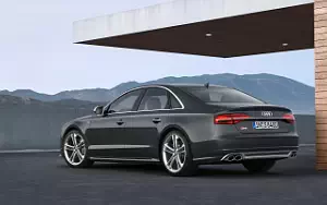   Audi S8 - 2013